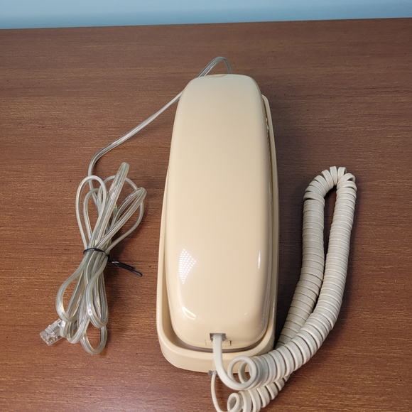AT&T Trimline 210 VTG Phone Yellow Touch Tone Pulse Push Button Wall Works! - Picture 4 of 11
